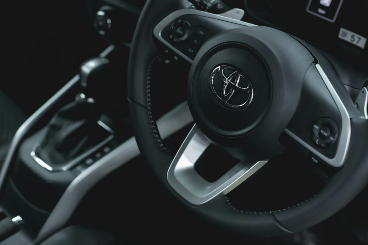 一個時代的落幕：Prius alpha 告別台灣，透視豐田無可撼動的可靠性傳奇