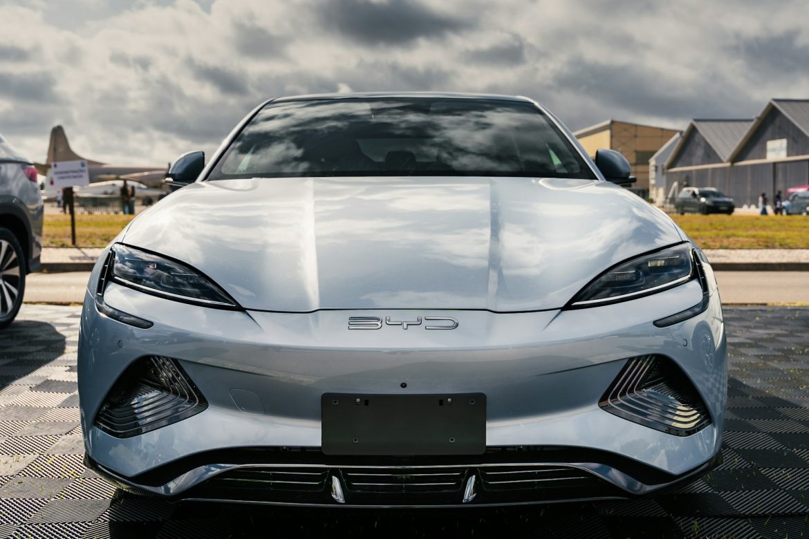 比亞迪叩關台灣引爆政商角力 挾兆瓦級快充技術強攻全球市場